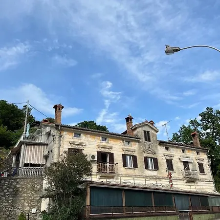 Apartment By The Sea