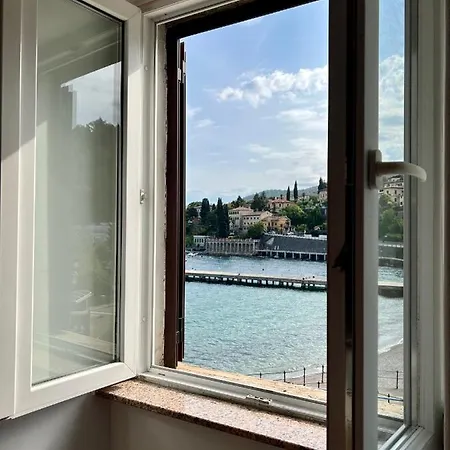 By The Sea Apartment *