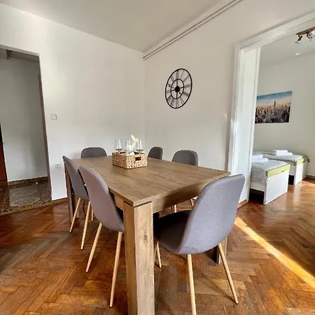 By The Sea Apartment *