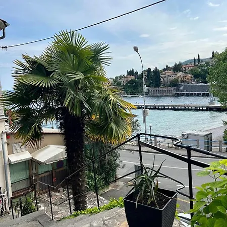 Apartment By The Sea *