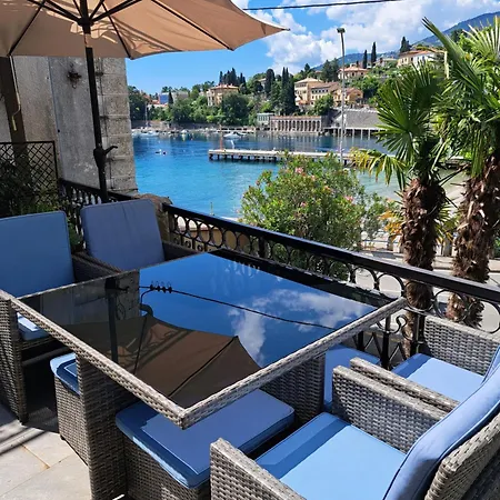 Apartment By The Sea *