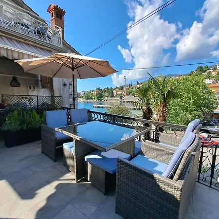 Apartment By The Sea