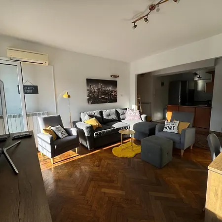 Apartment By The Sea *