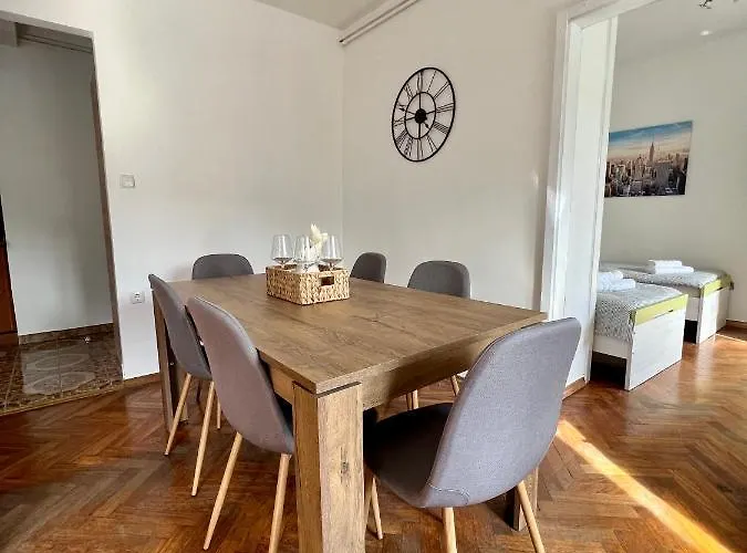 By The Sea Apartment *