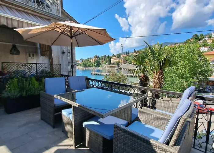 Apartment By The Sea