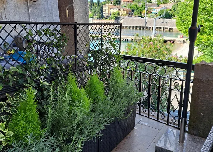 By The Sea Apartment *