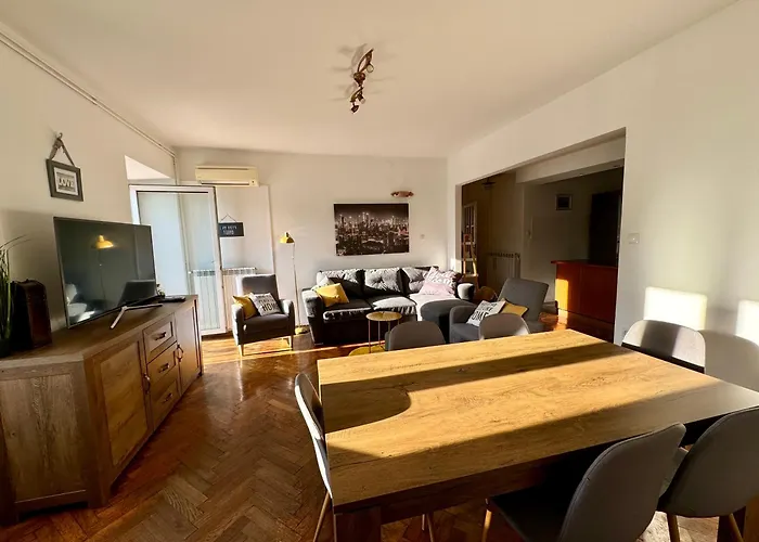 By The Sea Apartment *